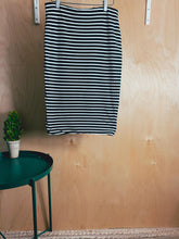 Charger l&#39;image dans la galerie, H&amp;M - 2 troc points
