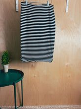 Charger l&#39;image dans la galerie, H&amp;M - 2 troc points
