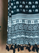 Charger l&#39;image dans la galerie, Unknown (Poncho)
