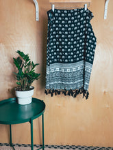 Charger l&#39;image dans la galerie, Unknown (Poncho)
